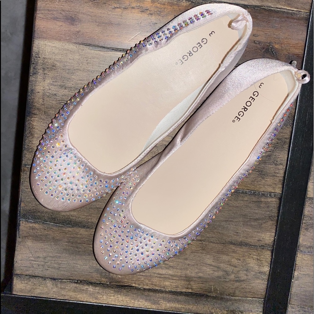 🍀Girls sequin embellished flats. Never worn.
